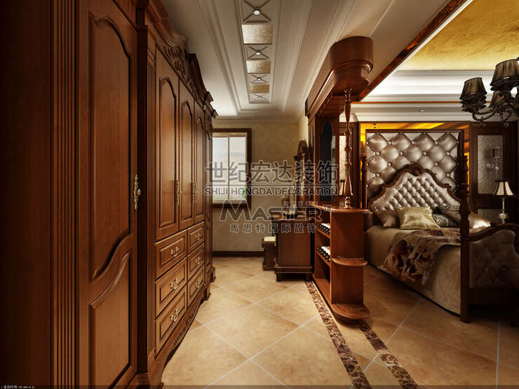 主卧23、独特的美式二级吊顶使得房间的视觉高度大大提升；皮质软包配以原木家具更能显出一份厚重的质感，文化的沉淀。