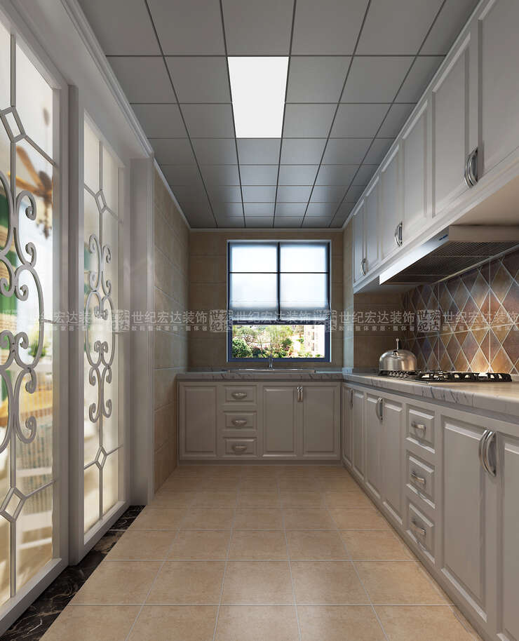 厨房采用的集成吊顶，白色的橱柜使空间洁白，墙面仿古砖给空间增添了重色，不会单调