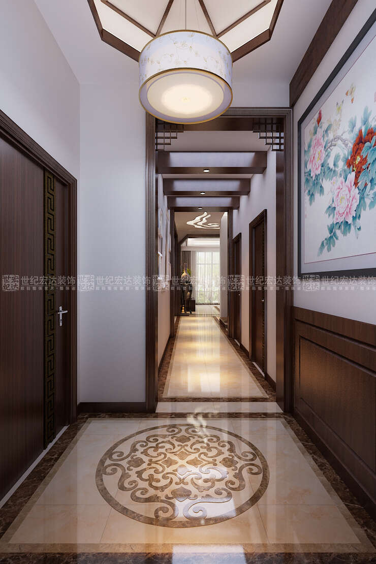 走廊配以深色木门，极具造型的吊顶，打破了长而单调的局面，使简单的走廊也有了层次感